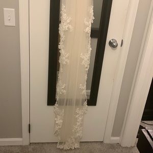 Sparkly Lace Bridal Veil